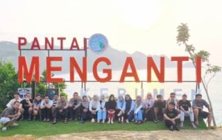 Tim Sales Accurate Cawang Laksanakan Edutrip Religi, Spiritual, dan Mental yang Penuh Makna